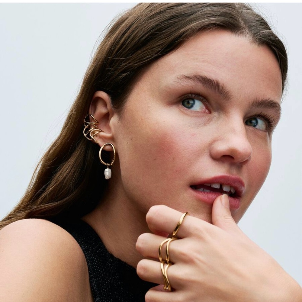 Pandora Organically Shaped Circle & Baroque Treated Pearl Gold-Plated Earrings - Picture 6 of 6